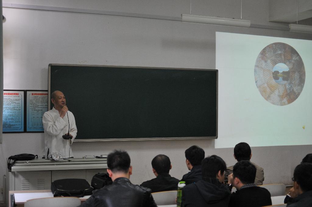清华大学许正龙教授来我校讲学